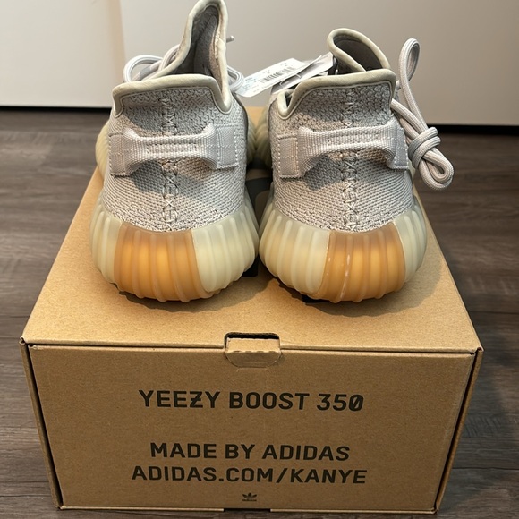 Yeezy Boost 350 V2 Sesame (US 9.5) - Picture 4 of 5